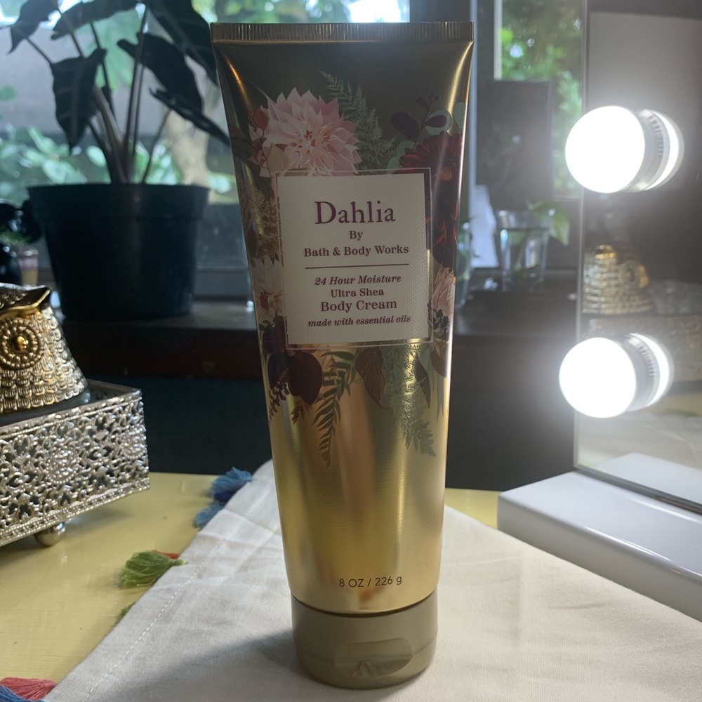 NEW* Dahlia Body Cream✨